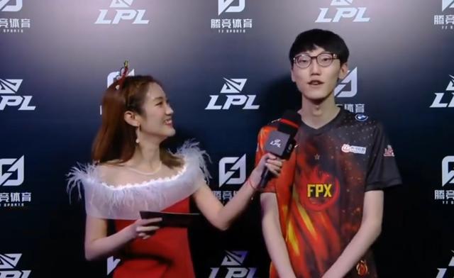 他在中场与 他在中场与