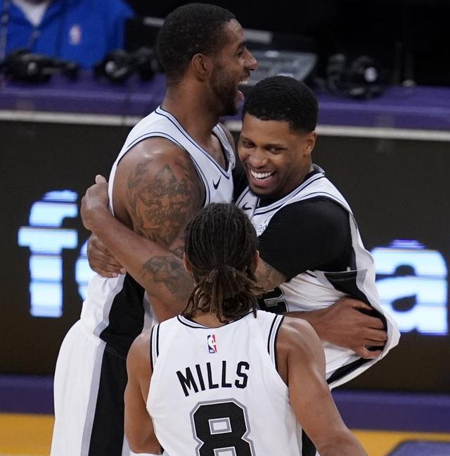 重燃他们的 重燃他们的